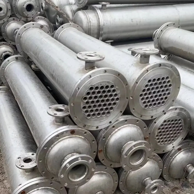 Quid sunt structural characteres verticali testa et tubo calor exchanger?